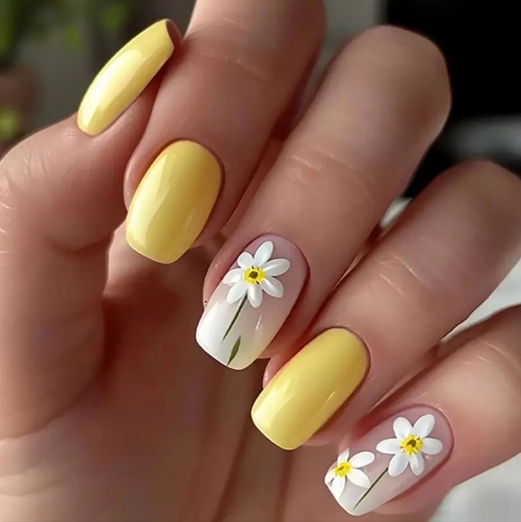 24 Pieces Fake Press On Nails - Picture 1 of 5